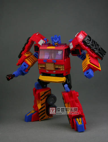 First Looks at 2010 Botcon Exclusive Autobot Spark