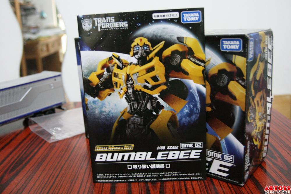 In-Depth Photoshoot of TakaraTomy Dual Model Kit DMK02 Bumblebee