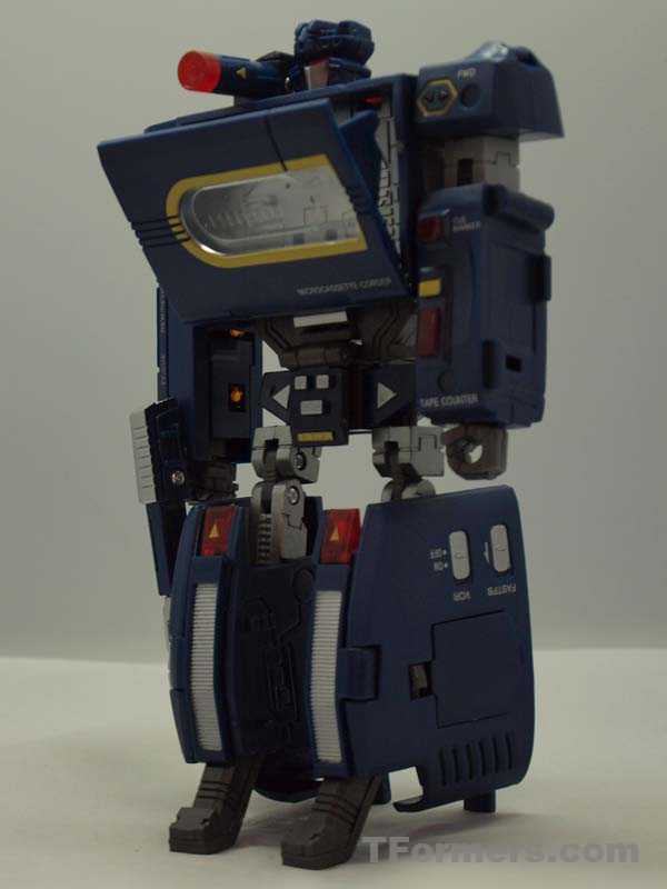 Detailed Look at BTS-04 Sonicron Figure