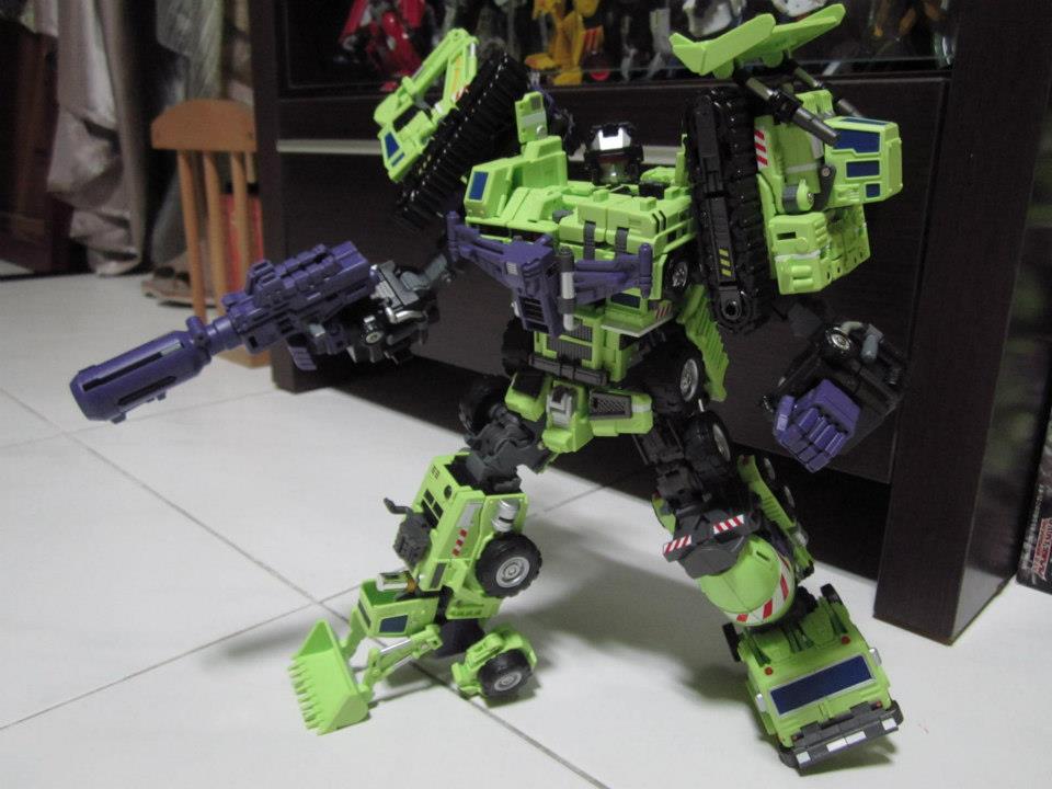 Maketoys Giant Type-61 - Constructicons Devastator - Transformers Masterpiece