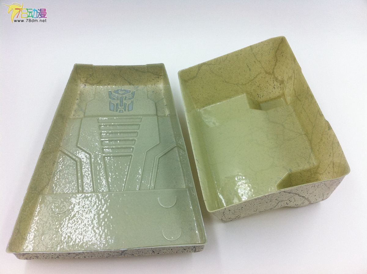 MP-08X Masterpiece King Grimlock - Photos of Asian Exclusive Throne