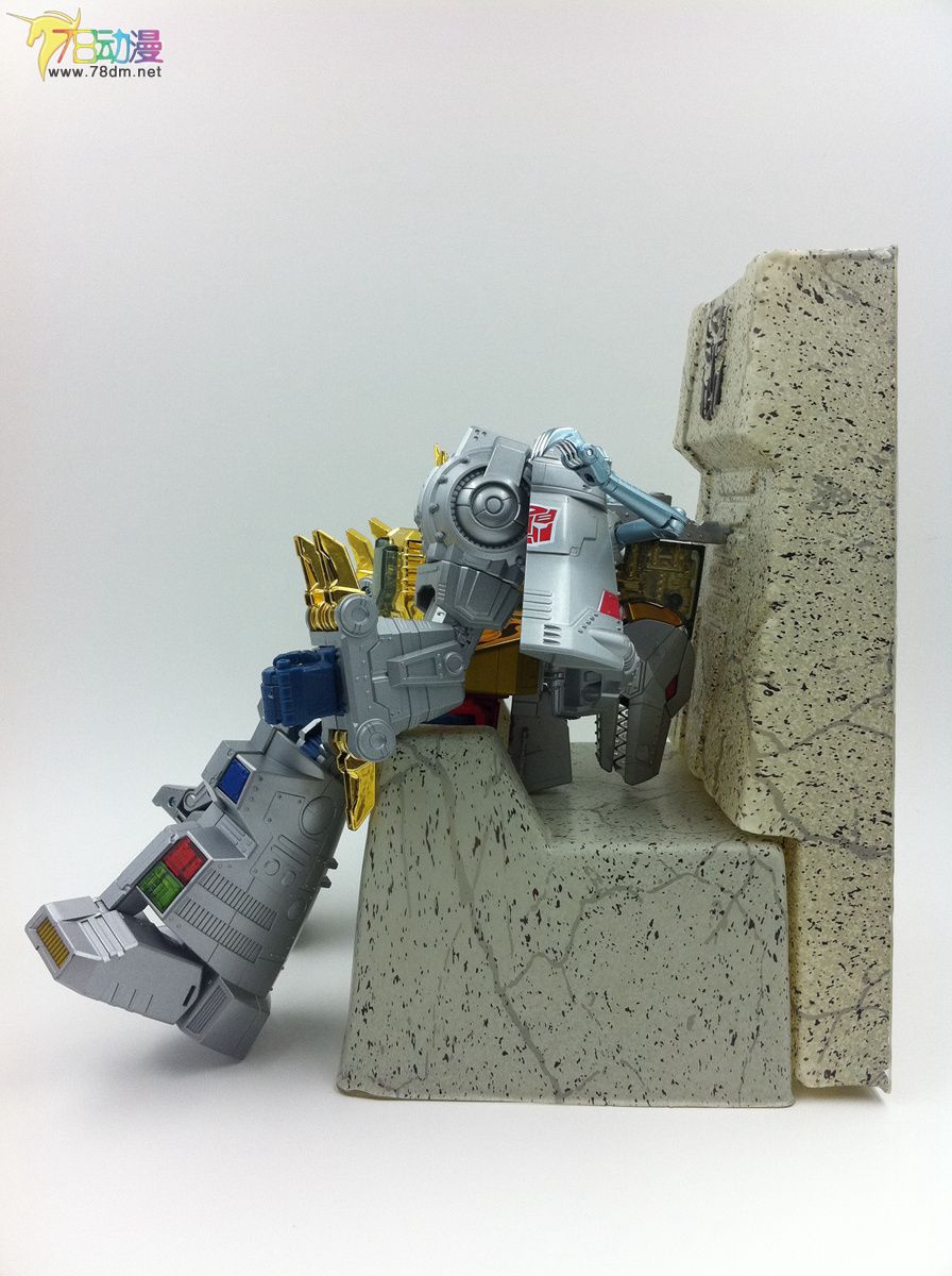 MP-08X Masterpiece King Grimlock - Photos of Asian Exclusive Throne