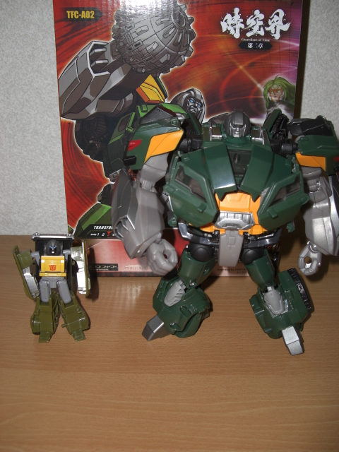 Transformers Cloud - New Photos of TFC-A02 Brawn and D02 Starscream