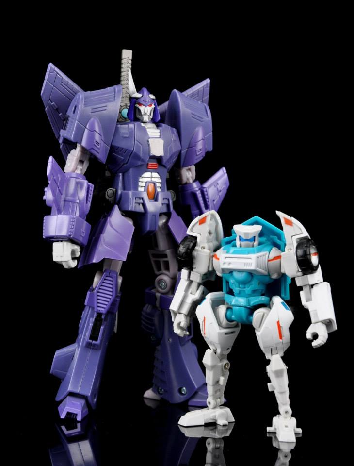 Maketoys Shows Cyclonus Upgrade Parts Included With Rear End Figure