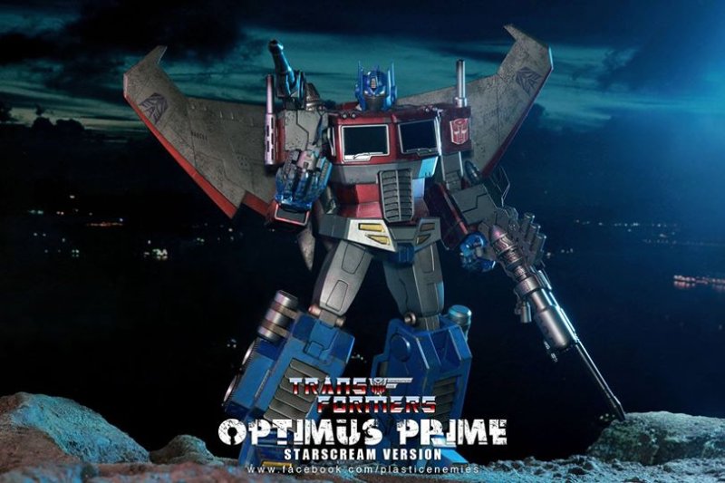 Hot Toys Generation One Optimus Prime Starscream Version