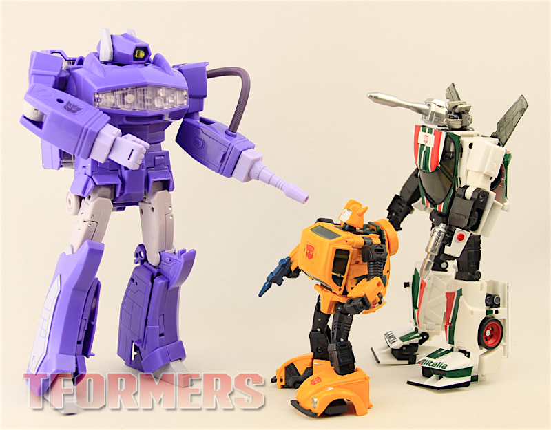 Transformers Masterpiece MP-29 Destron Laserwave (Shockwave