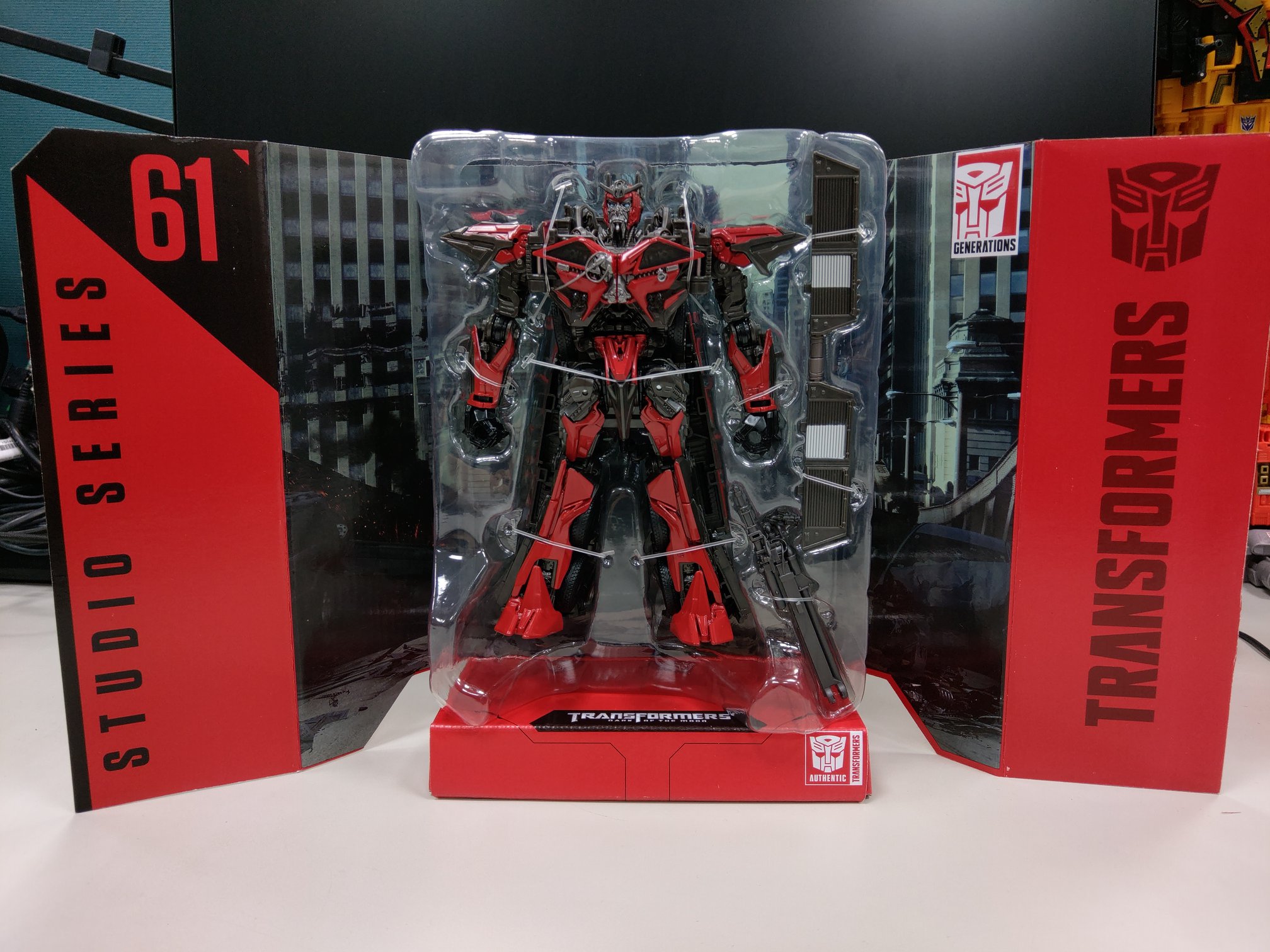 Studio Series 61 Sentinel Prime Battle of Chicago Voyager Figure In ...