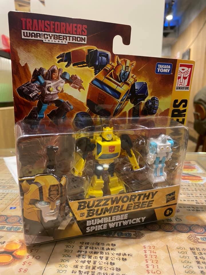 SF・ファンタジー・ホラー Transformers Buzzworthy Bumblebee Spike Transformers WFC Buzzworthy Bumblebee & Spike Witwicky In-Hand Images