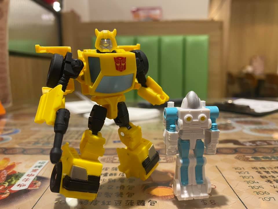 Transformers WFC Buzzworthy Bumblebee & Spike Witwicky In-Hand Images