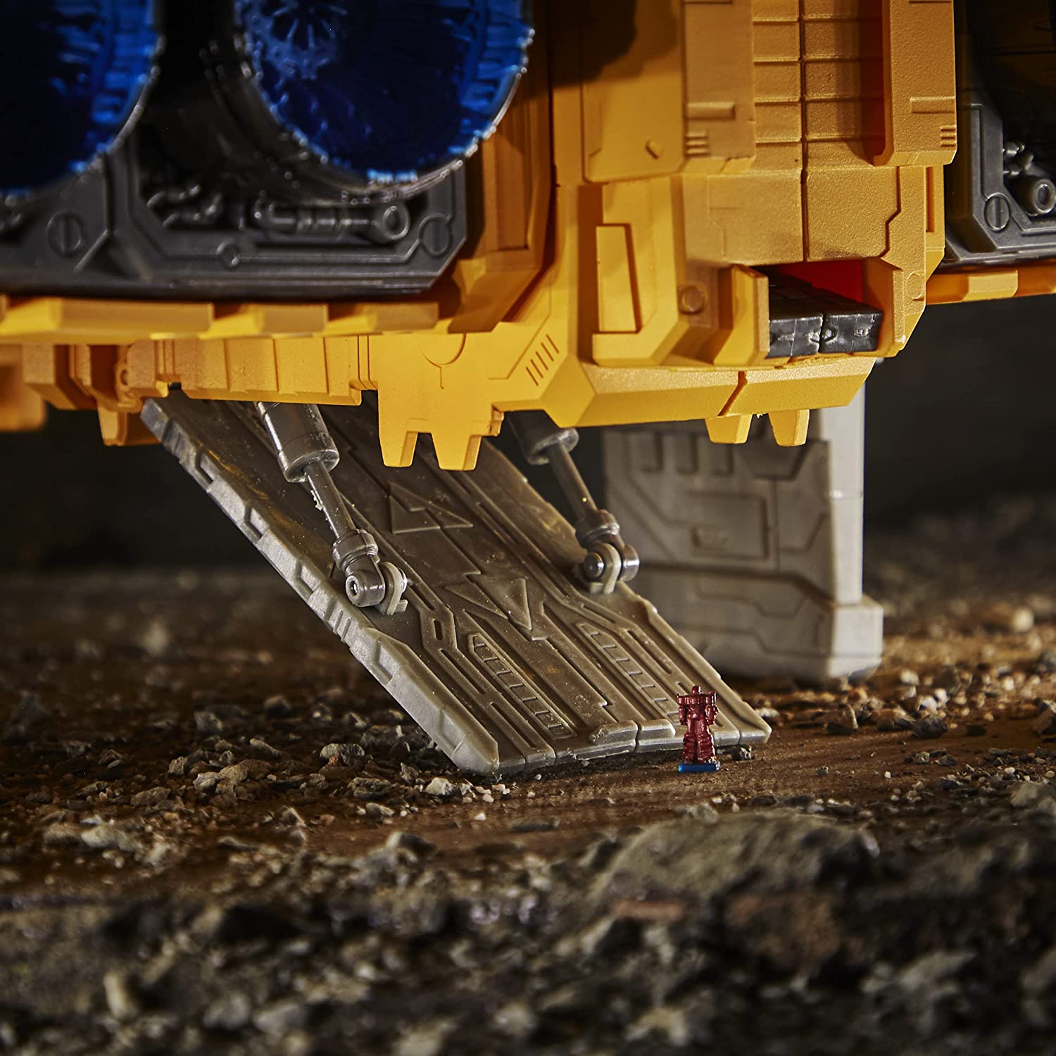 30/o - Finance Transforers Toys Generations War for Cybertron