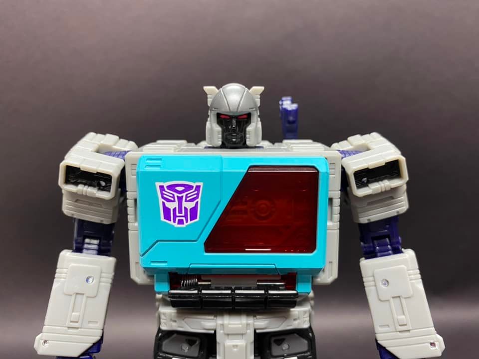 Transformers Generations Shattered Glass Decepticon Slicer with Exo-Suit In Hand
