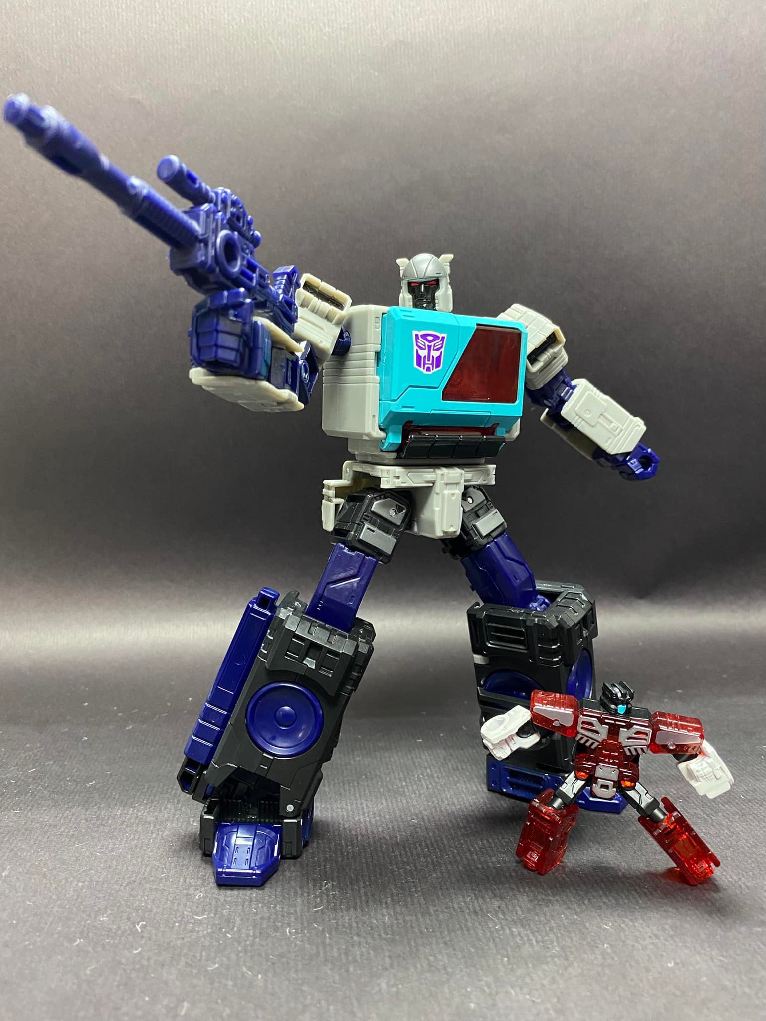 Transformers Shattered Glass Autobot Blaster and Ultra Magnus In-Hand Images