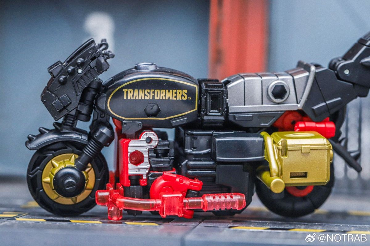 United Star Raider Road Pig G2 Weaponizer In-Hand Images from Transformers  Legacy
