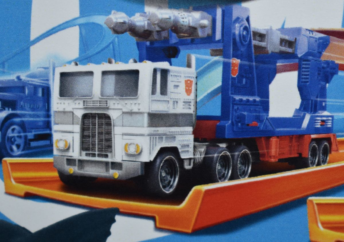 Hot Wheels Track Fleet Ultra Magnus In-Package Image & Case Breakdown