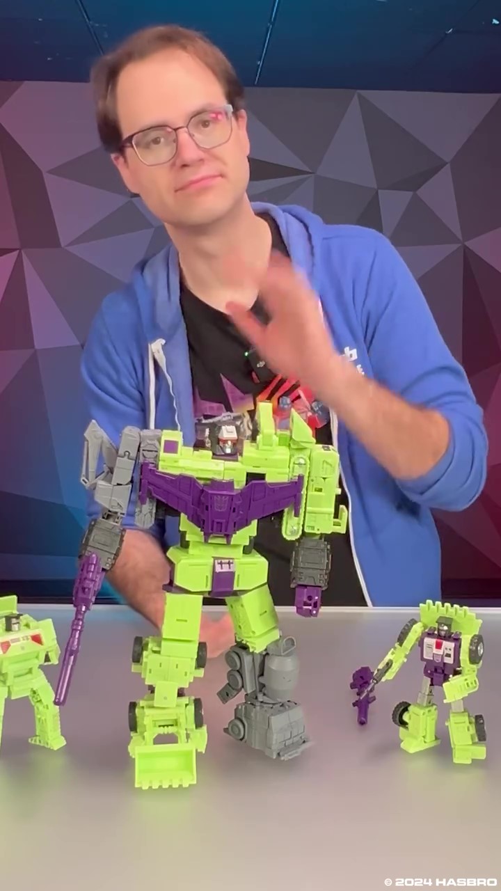 thumbnail image 2 of Transformers Studio Series SS86 Hook & Long Haul 2-Pack – Constructicons, Autobot G1 Movie 2 of 6