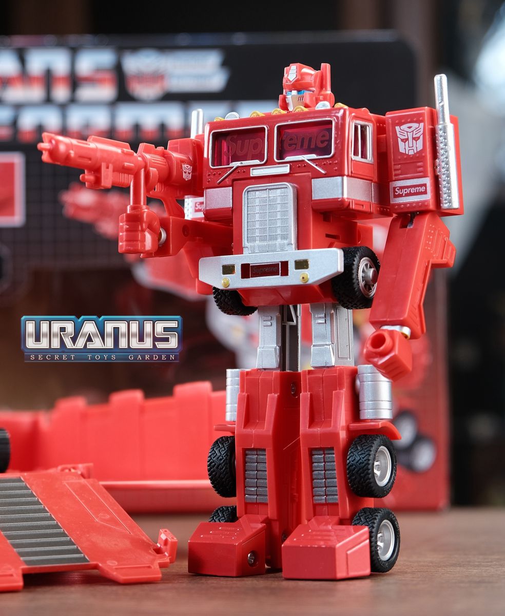 Daily Prime - Supreme G1 Optimus Prime In-Hand Images of