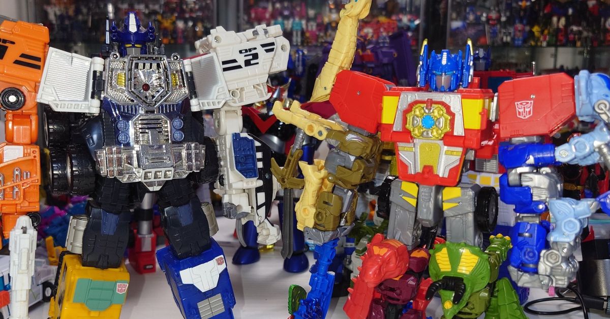 Daily Prime - Wild King WKM-01 Optimus Prime In-Hand Images Combined & Compared