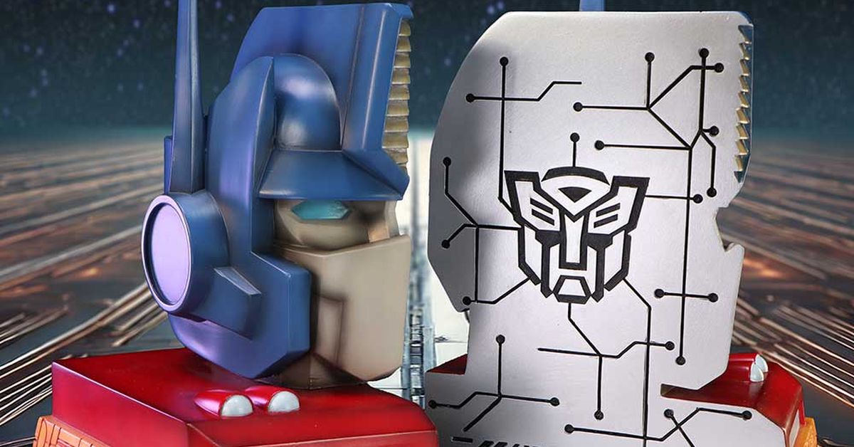 Daily Prime - Transformers Optimus Prime Bookends Rolling Out From Nemesis Now