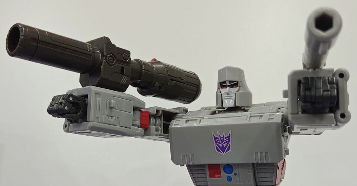 PREORDER! Studio Series 86 Megatron Transformers Leader Class Figure Now!