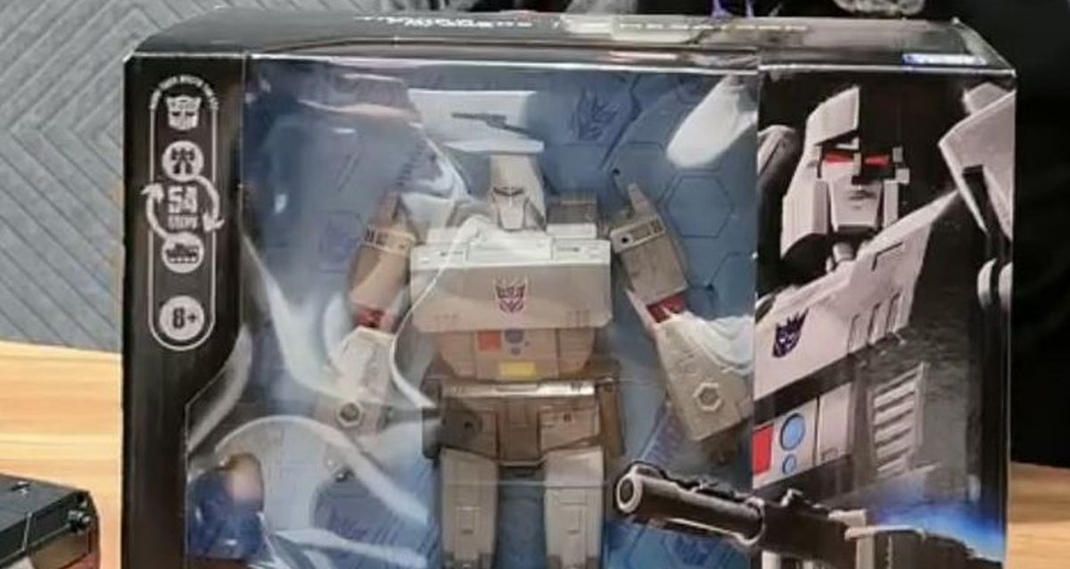 86 Megatron In-Hand Box Images of Studio Series Leader Class