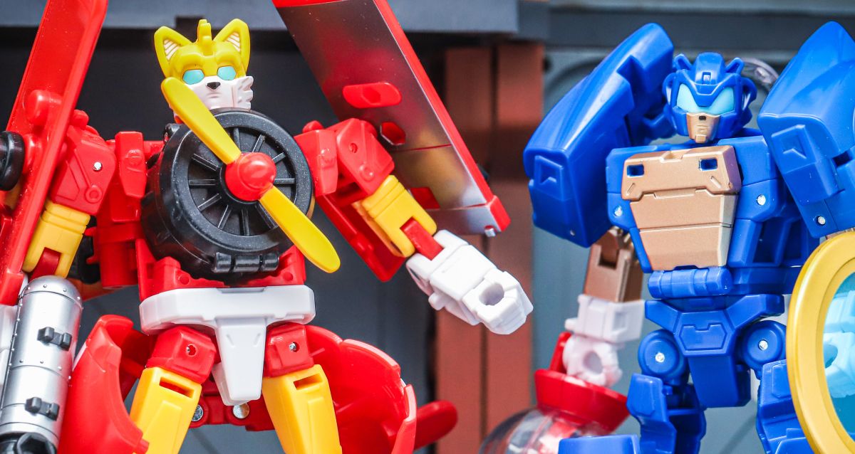Transformers x Sonic Blue Booster & Wingtail In-Hand Images