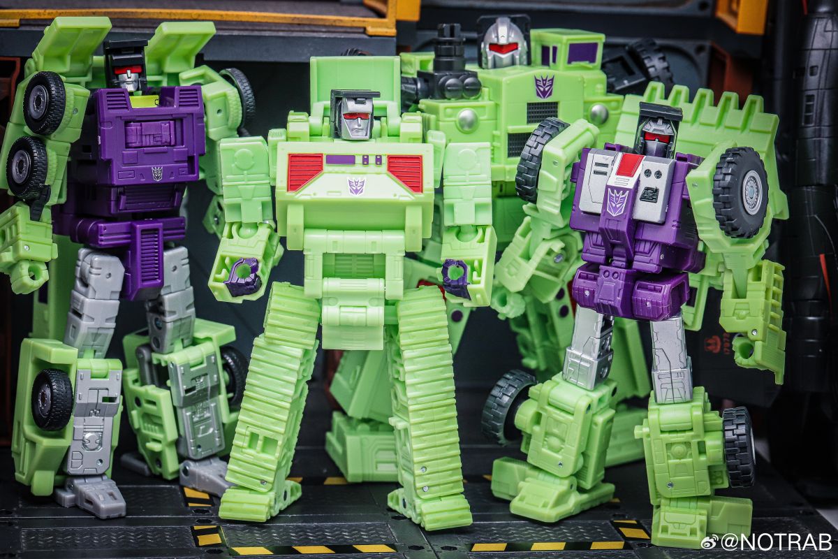 86 Hook & Long Haul & Devastator In-Hand Images Studio Series Contstructicon Figures