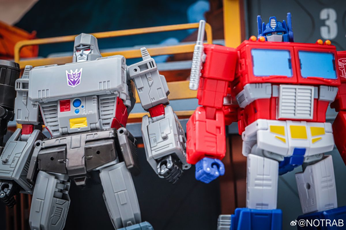 86 Megatron In-Hand Images Gallery of Transformers Studio Series Leader Class