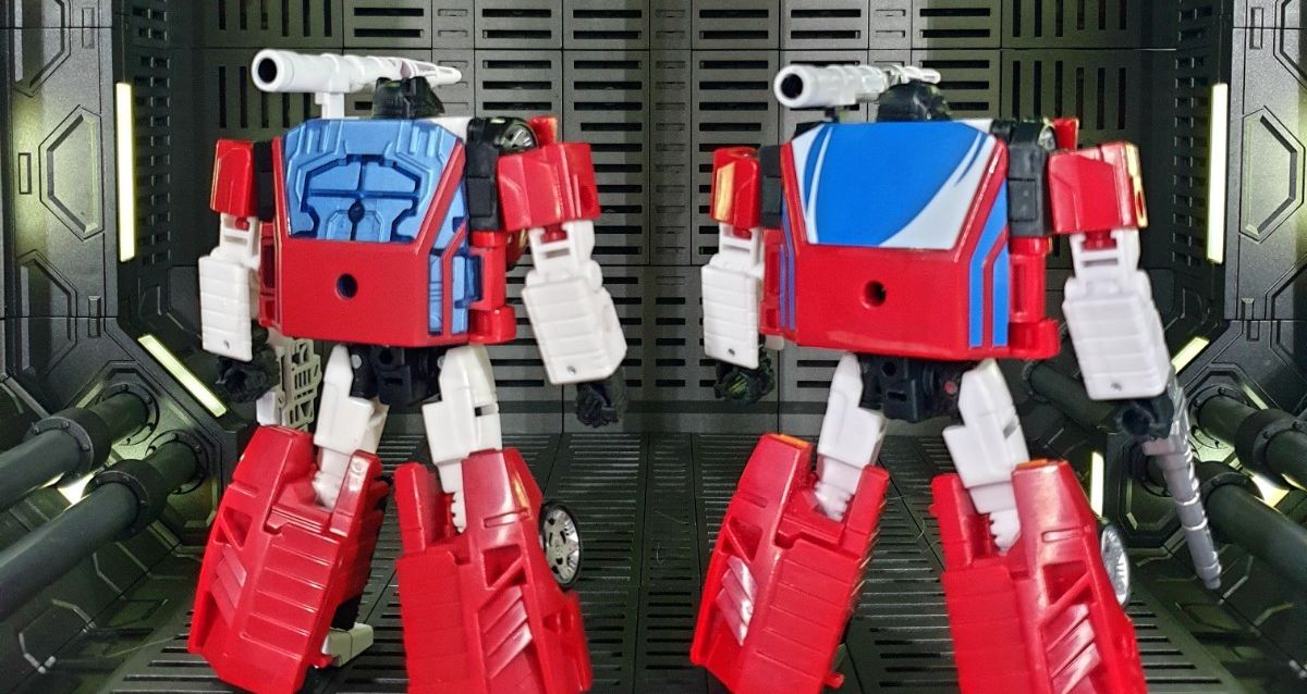 Devastation Sideswipe In-Hand Images of Transformers Studio Series Deluxe