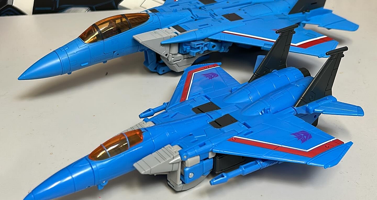 SS86 Thundercracker and MP-52+ Thundercracker Compared Official In-Hand Image
