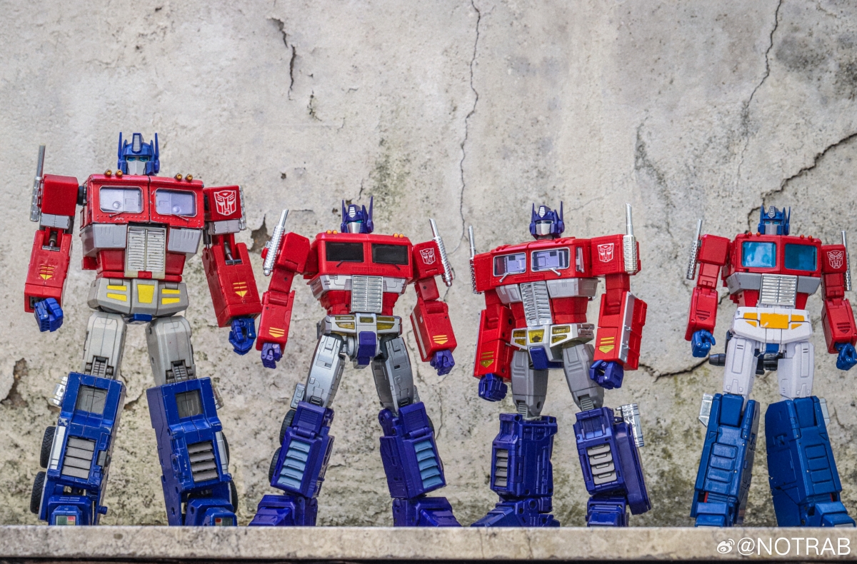 Daily Prime - MPG-17 Optimus Prime Style Gen In-Hand Images of New MasterPiece