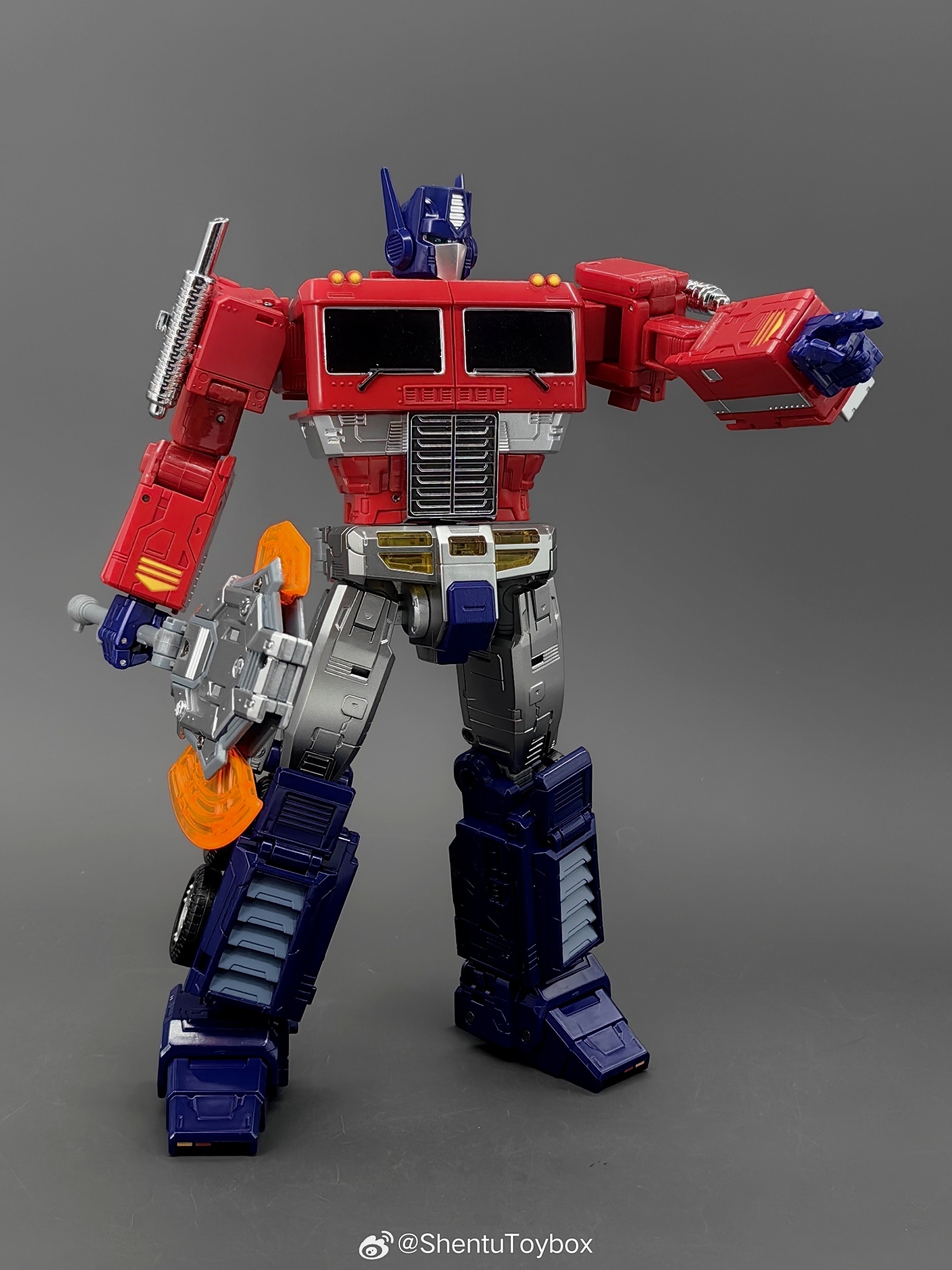 Daily Prime - RT-06 Genesris and MPG-17 Optimus Prime In-Hand