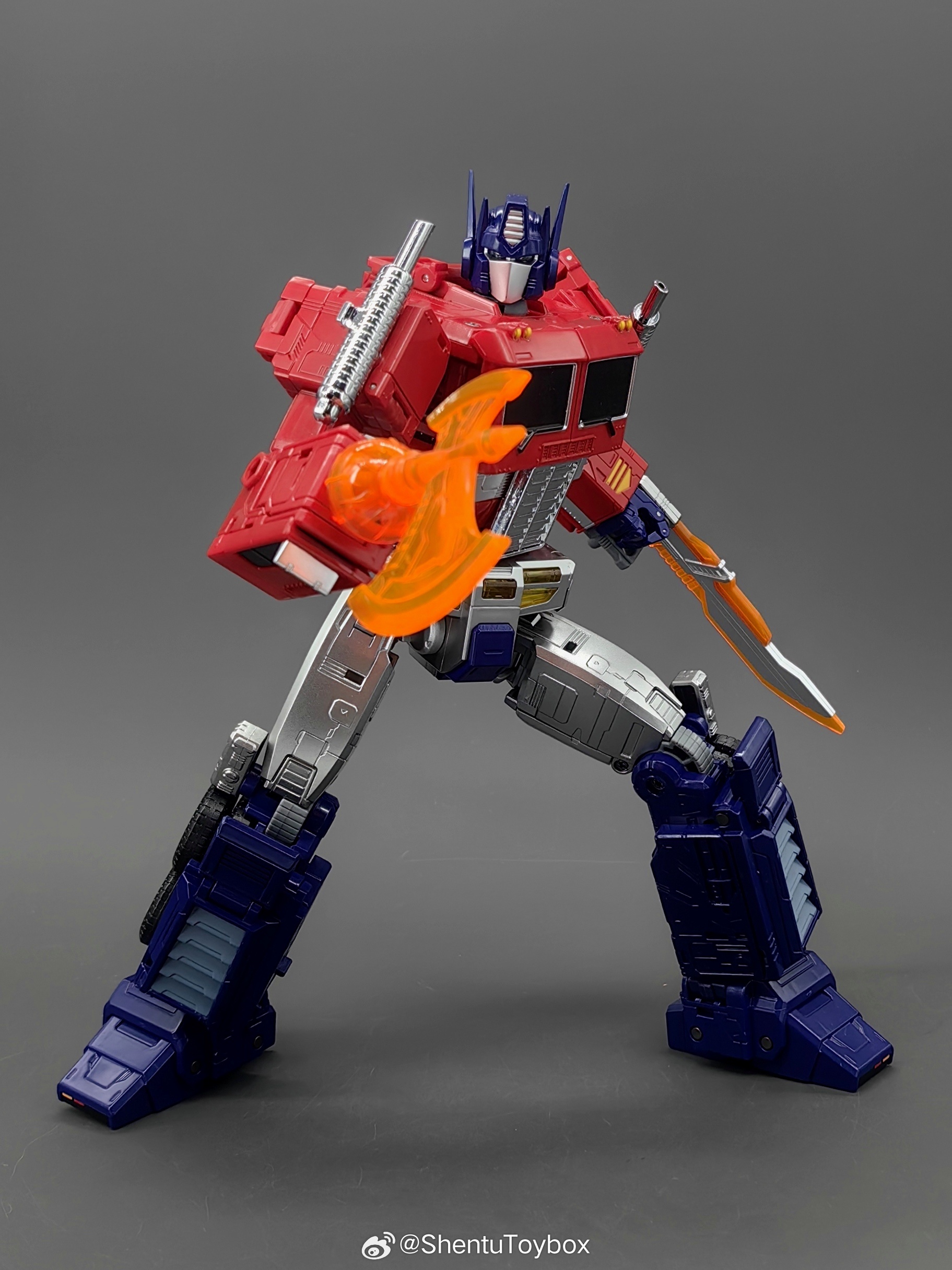 Daily Prime - RT-06 Genesris and MPG-17 Optimus Prime In-Hand