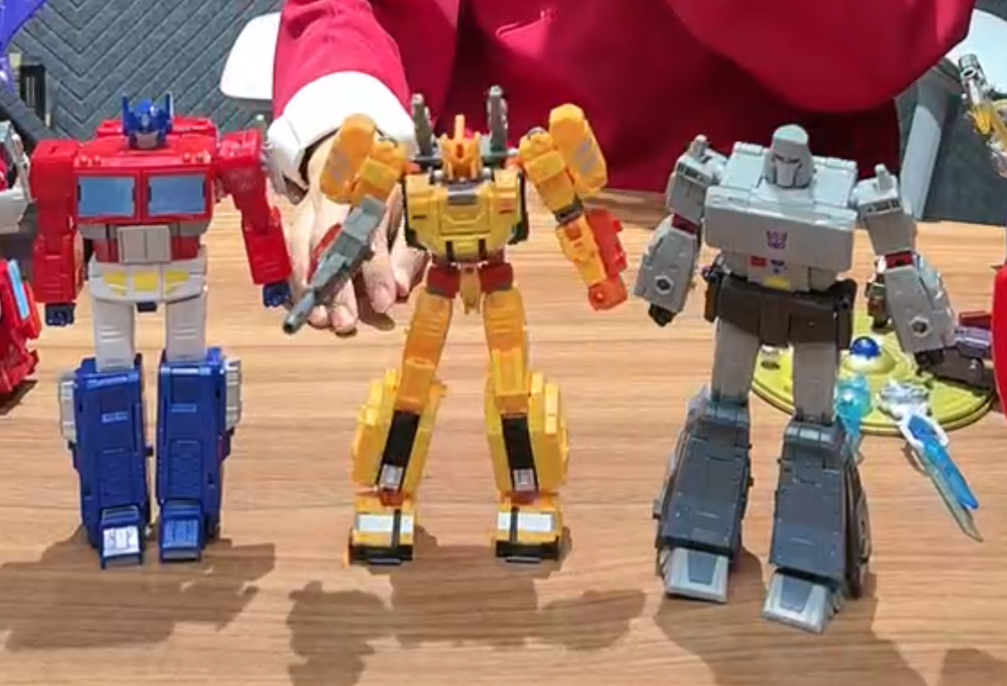 Sentinel Prime Artifact Pack Official In-Hand Images Reveal Age of the Primes Leader Class