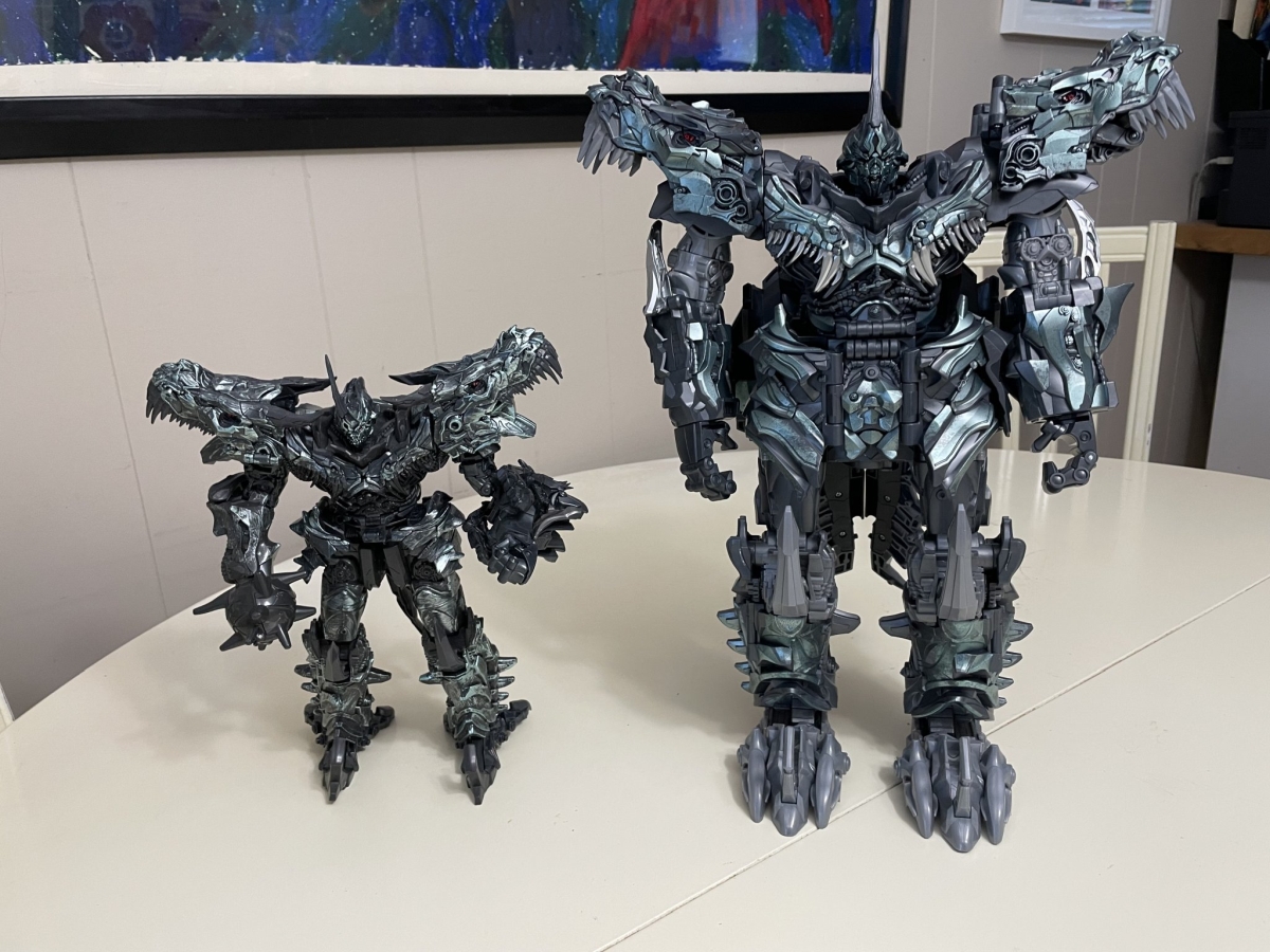 Age Of Extinction Grimlock Titan Class In-Hand Images Of Studio Series Transformers Action Figure