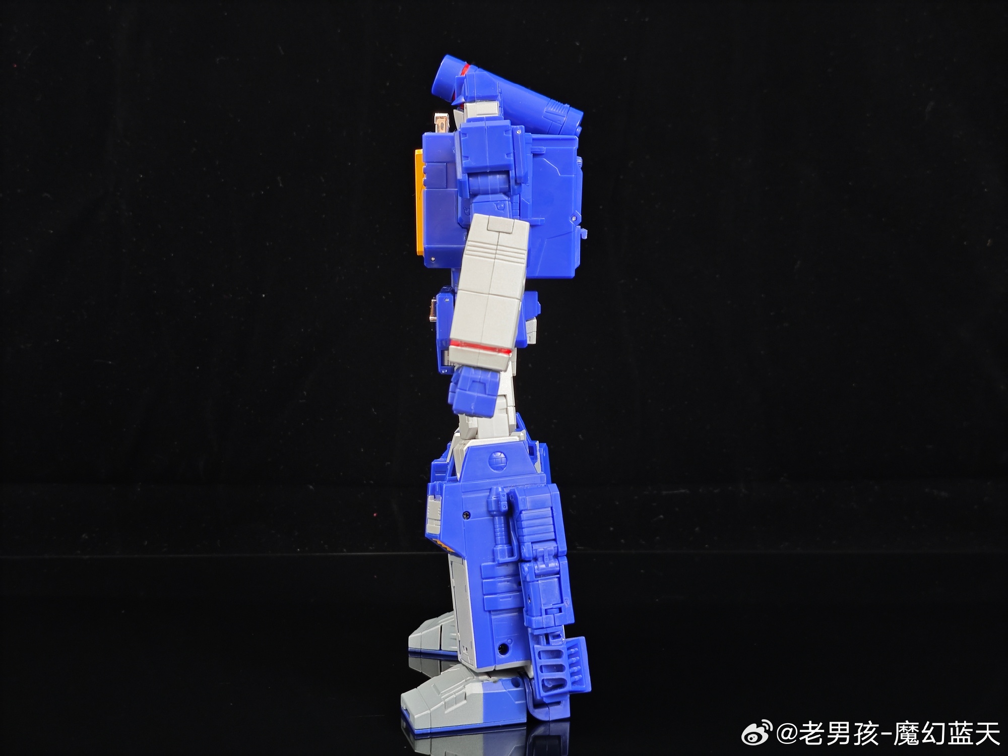 MPG-19 Soundwave & Condor / Laserbeak In-Hand Images Compared For