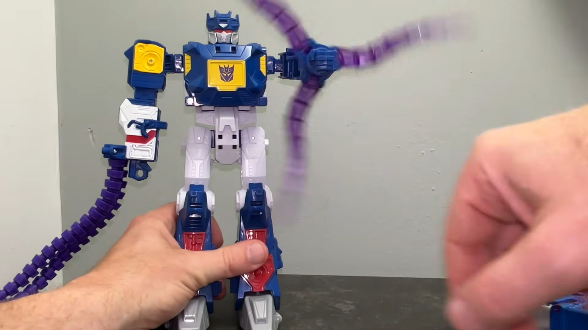 Is This The Most Unique Soundwave Toy? Cyberwrold Energon Surge Soundwave In-Hand Images