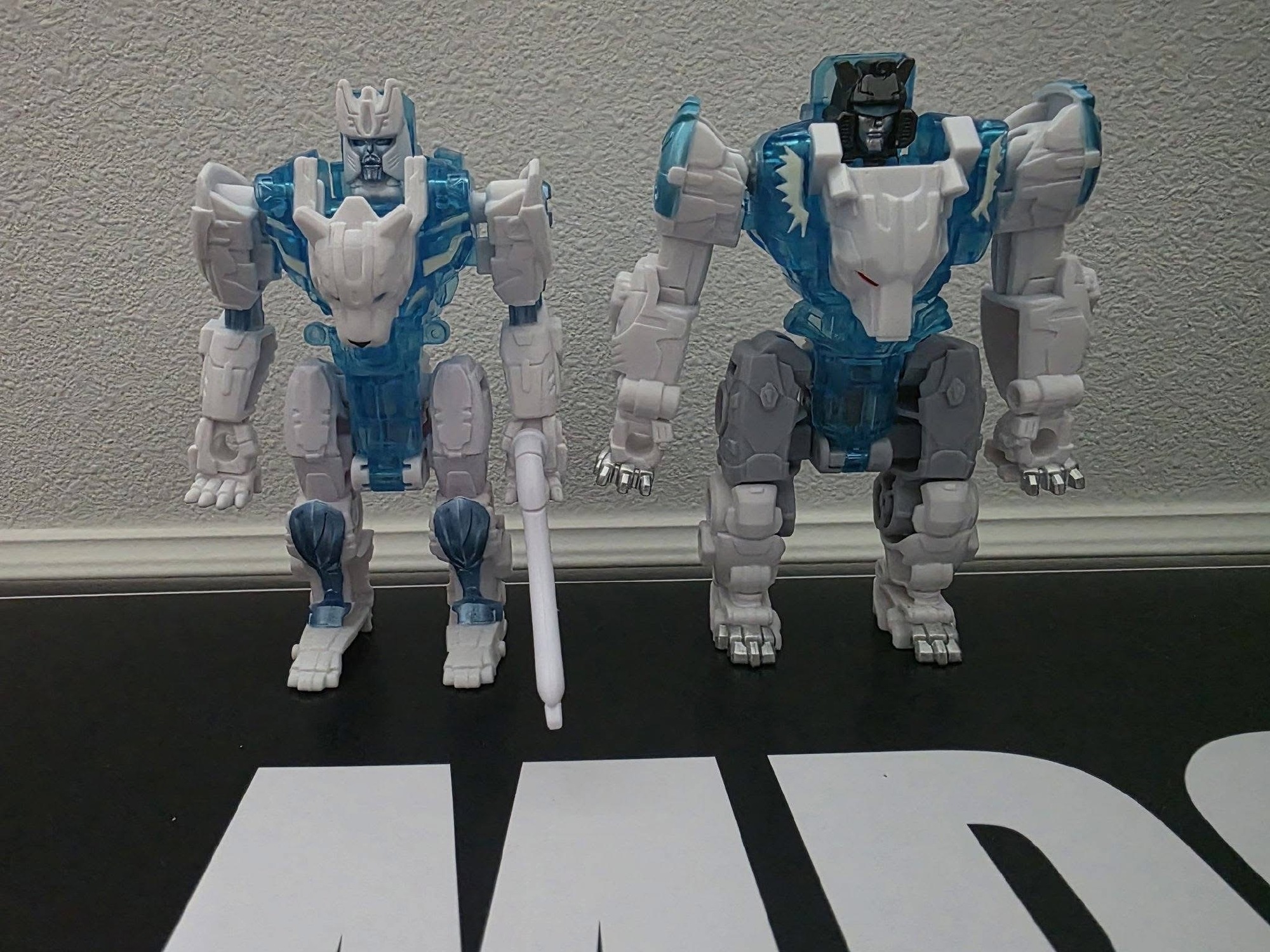 Cyberworld Energon Surge Jazz, Cheetor In-Hand Images Images of New Transformers