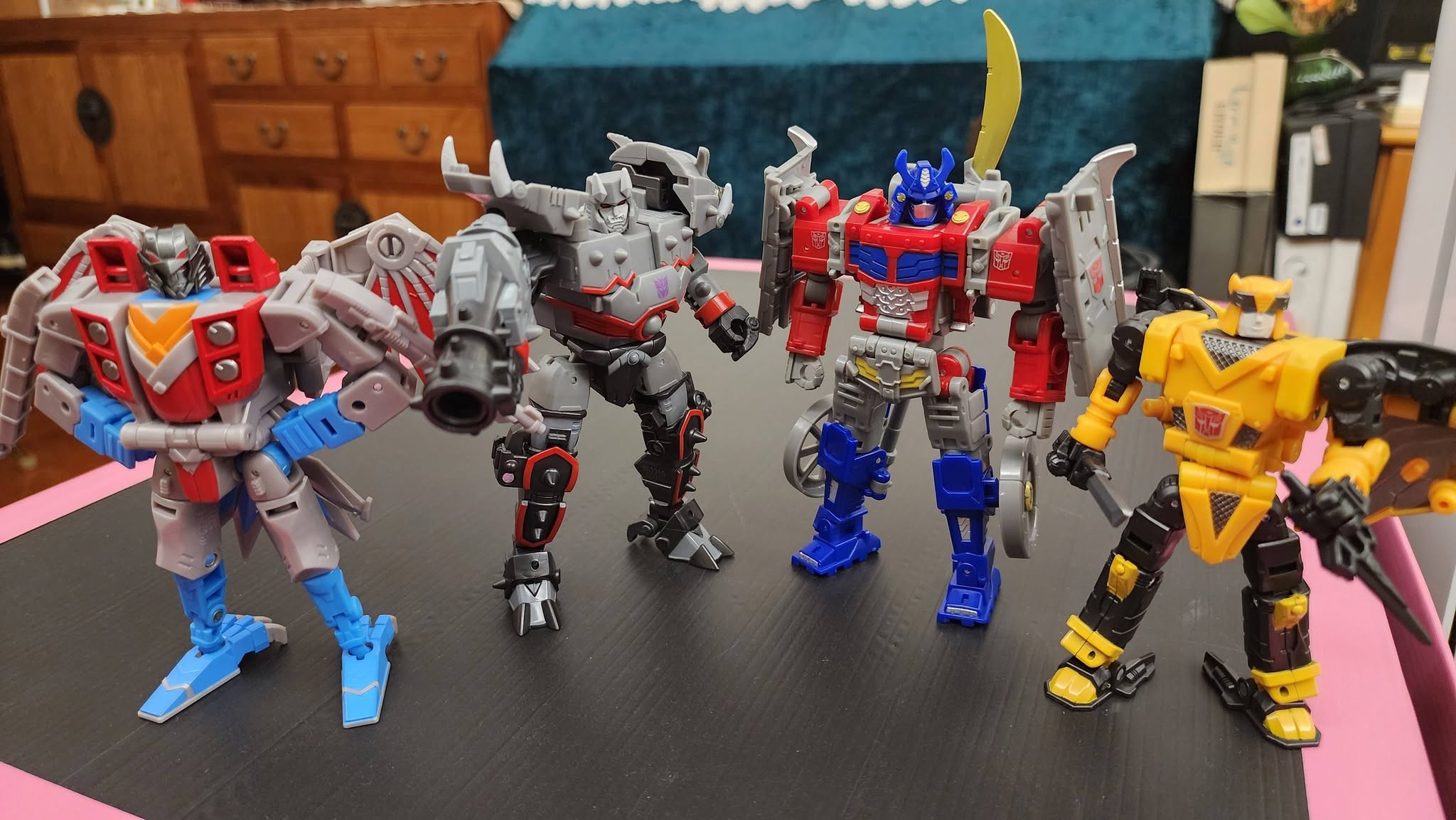 Timelines Megatron & Bumblebee In-Hand Images Of Transformers Samurai Figures