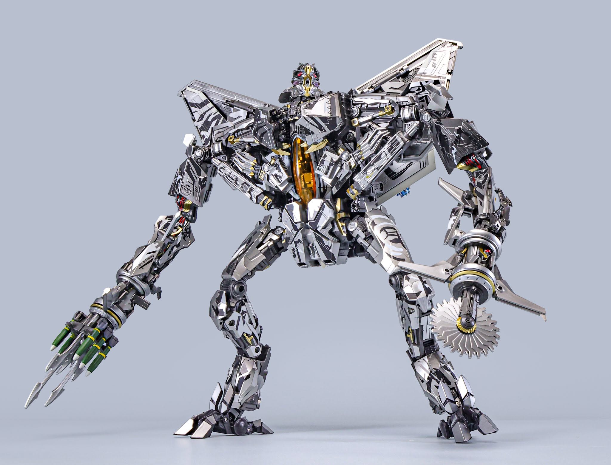 model-wizard-studio-t10s-seibertron-colors-version-oversized-mpm-starscream-in-hand-(11).jpg