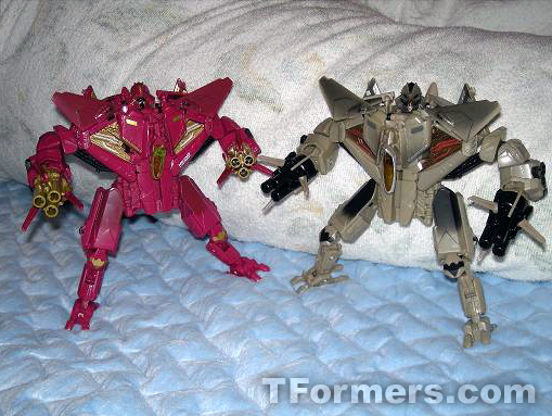 Vardia Red Model Starscream Shipping!