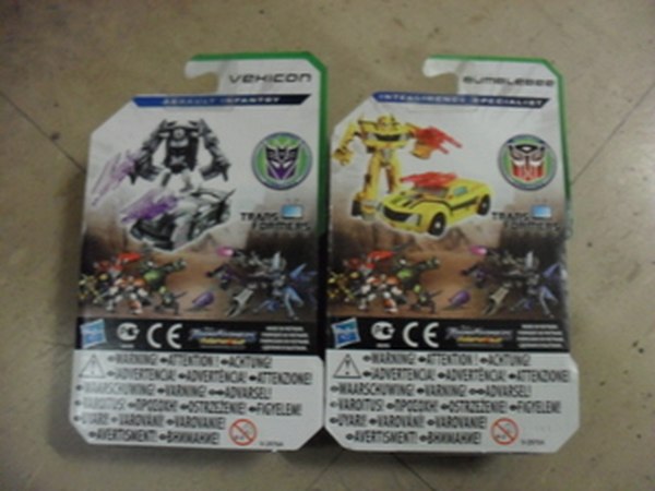 Transformers Prime Cyberverse Vehicon Bumblebee Back (3 of 6)