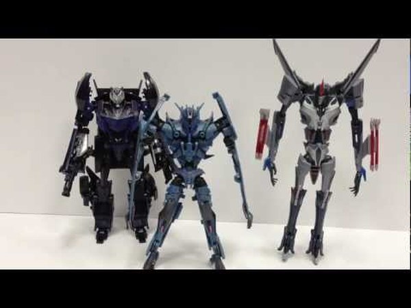 Transformers Prime Deluxe Soundwave Video Review (1 of 1)