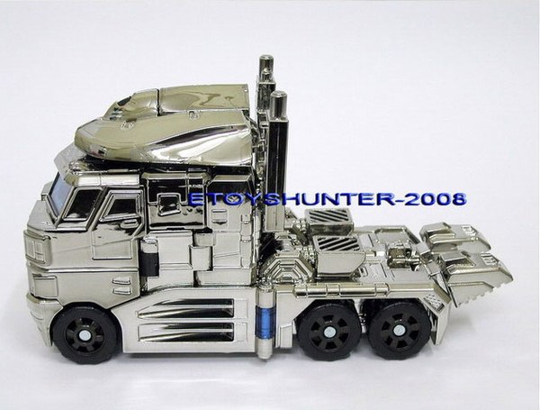 Transformers Classics Chrome Optimus Prime  (8 of 8)