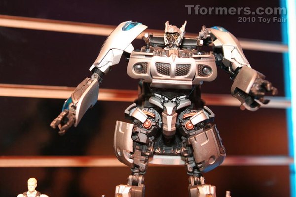 First Pre-Order for Human Alliance RA-32 Autobot Jazz and Major Lennox Pops Up