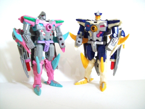 New Looks at BotCon 2010 Exclusive Sky-Byte and Gnaw!
