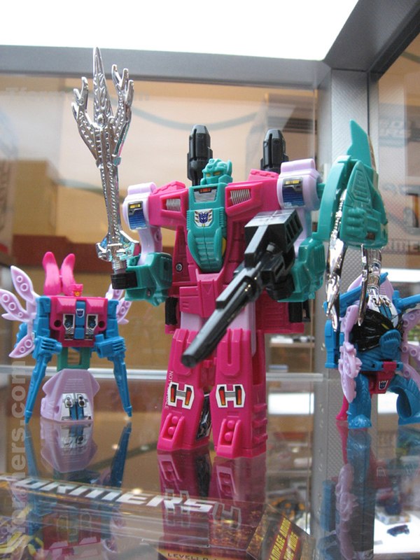 BotCon 2010 - 1st Looks at Hasbro Booth, HFTD, Seacons, G1 Devastator & More!
