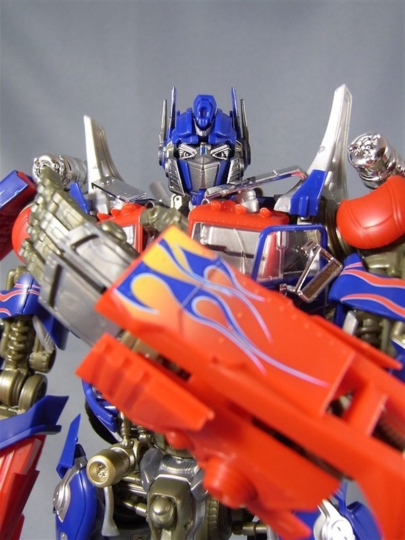 In Hand Looks At Dmk01 Optimus Prime Dual Model Kit