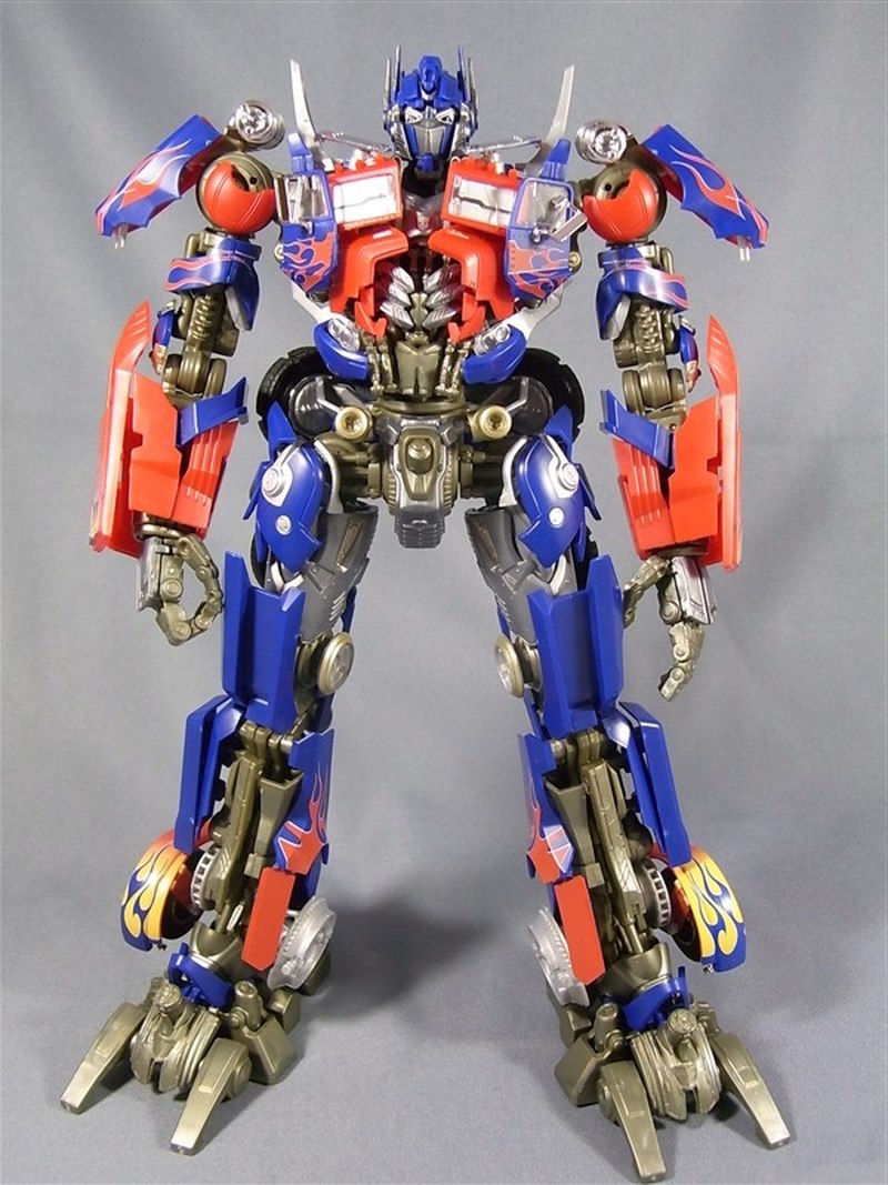 In Hand Looks At Dmk01 Optimus Prime Dual Model Kit