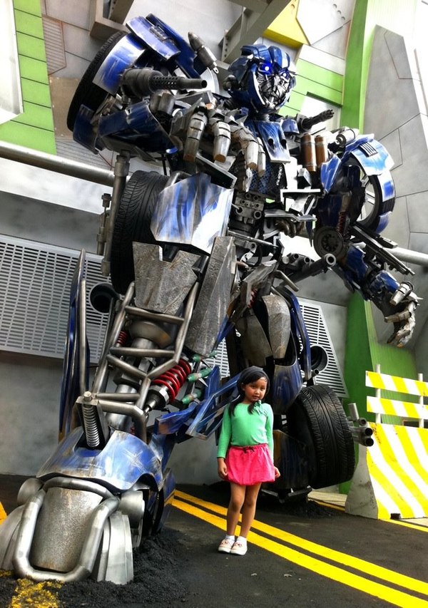 Transformers The Ride Evac Statue (1 of 1)
