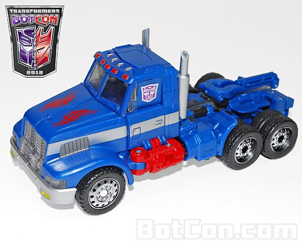 Botcon 2012 Shattered Glass Ultra Magnus Vehicle (3 of 3)